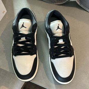 NIB air Jordan low black and white dunks